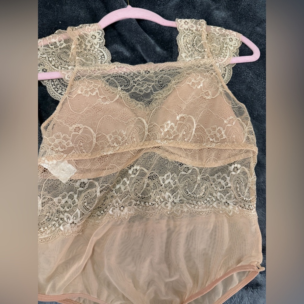 Elegant Lace Women’s Intimate Sleepwear